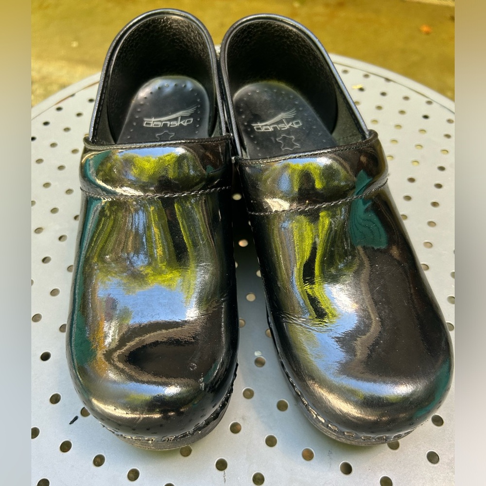 Women’s black patent leather Dansko clogs size 38